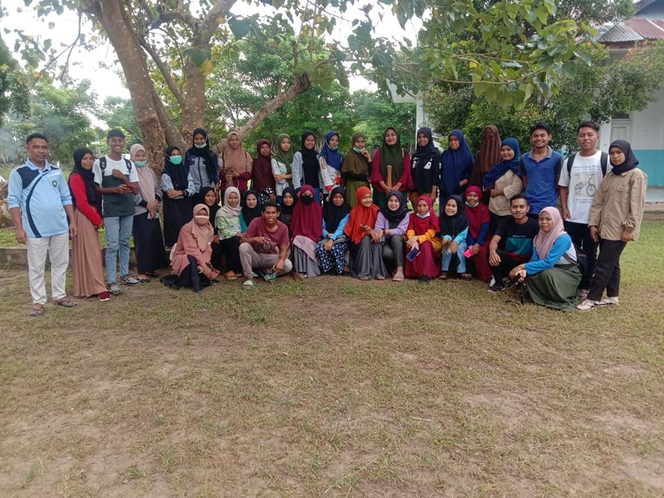 Mahasiswa Peduli Lingkungan (Jumat Bersih Di Lingkungan Kampus Universitas Iqra Buru)-2021